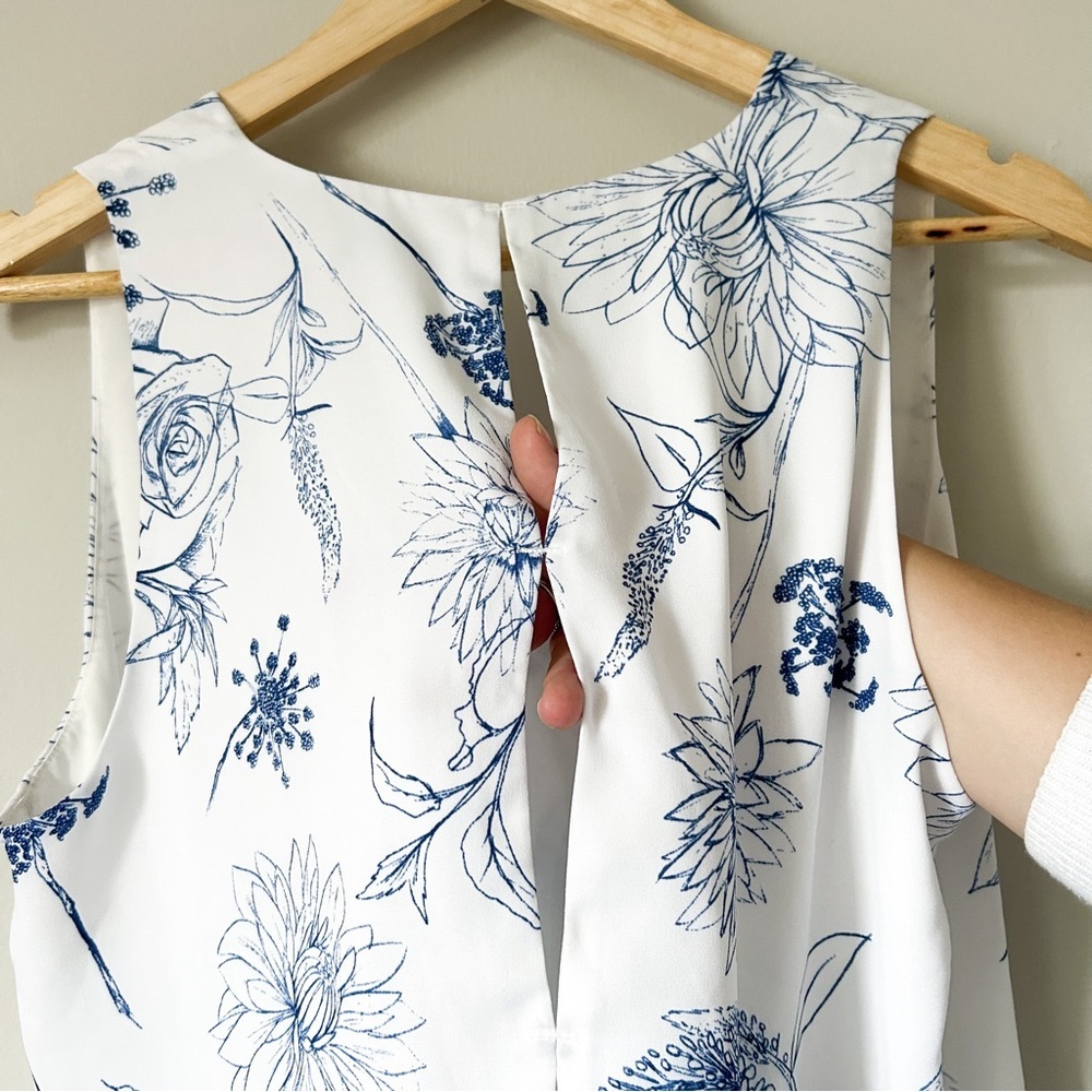 Babaton White and Blue Floral Blouse - Picture 5 of 12